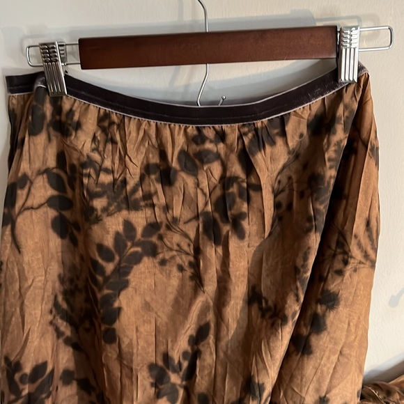 go by gosilk Crinkle Cut Jacket and Skirt Set in Chai Society 100% Silk Size M - Picture 13 of 16